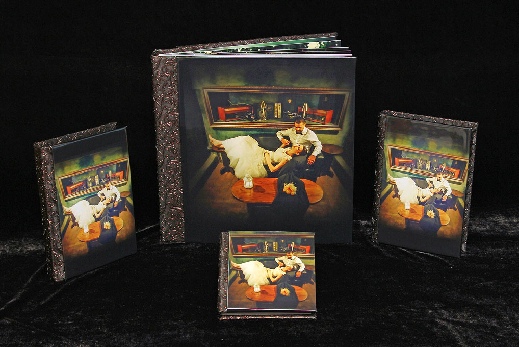Album 30x30cm + 13x13cm + 2 x Carcase DVD - Coperta din piele aramie cu model floral si fotografie - 315 lei 