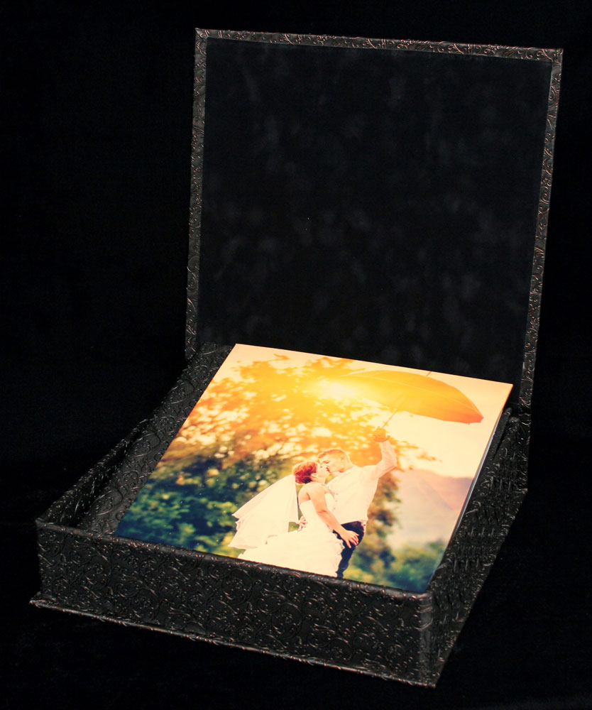 Album 30x30 cm cu gri floral + fotografie - 360 lei 